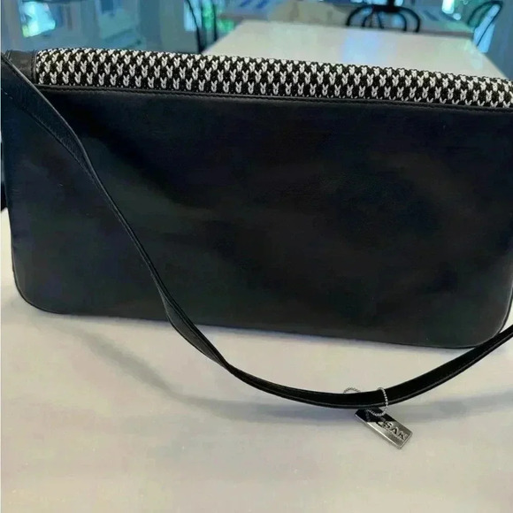 The Sak black shoulder back with woven black and white front. NEW - Picture 11 of 16